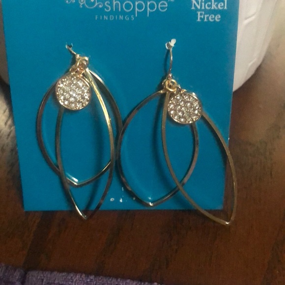 💎Gold 2 tear leaf with diamond charm💎 - Picture 3 of 3